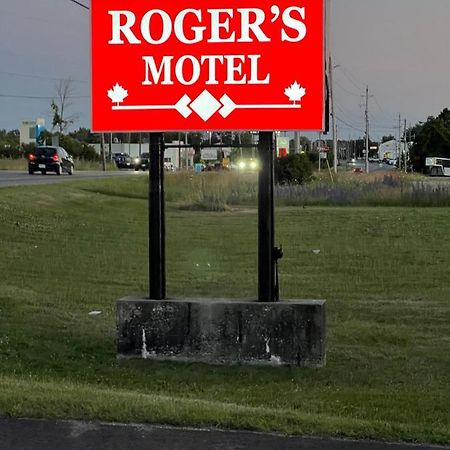 Rogers Motel Смитс-Фолс Экстерьер фото