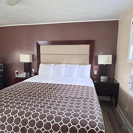 Rogers Motel Смитс-Фолс Экстерьер фото