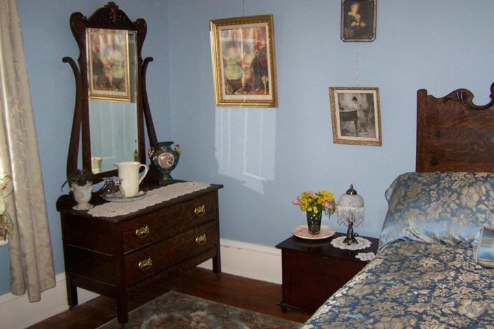 Rogers Motel Смитс-Фолс Номер фото