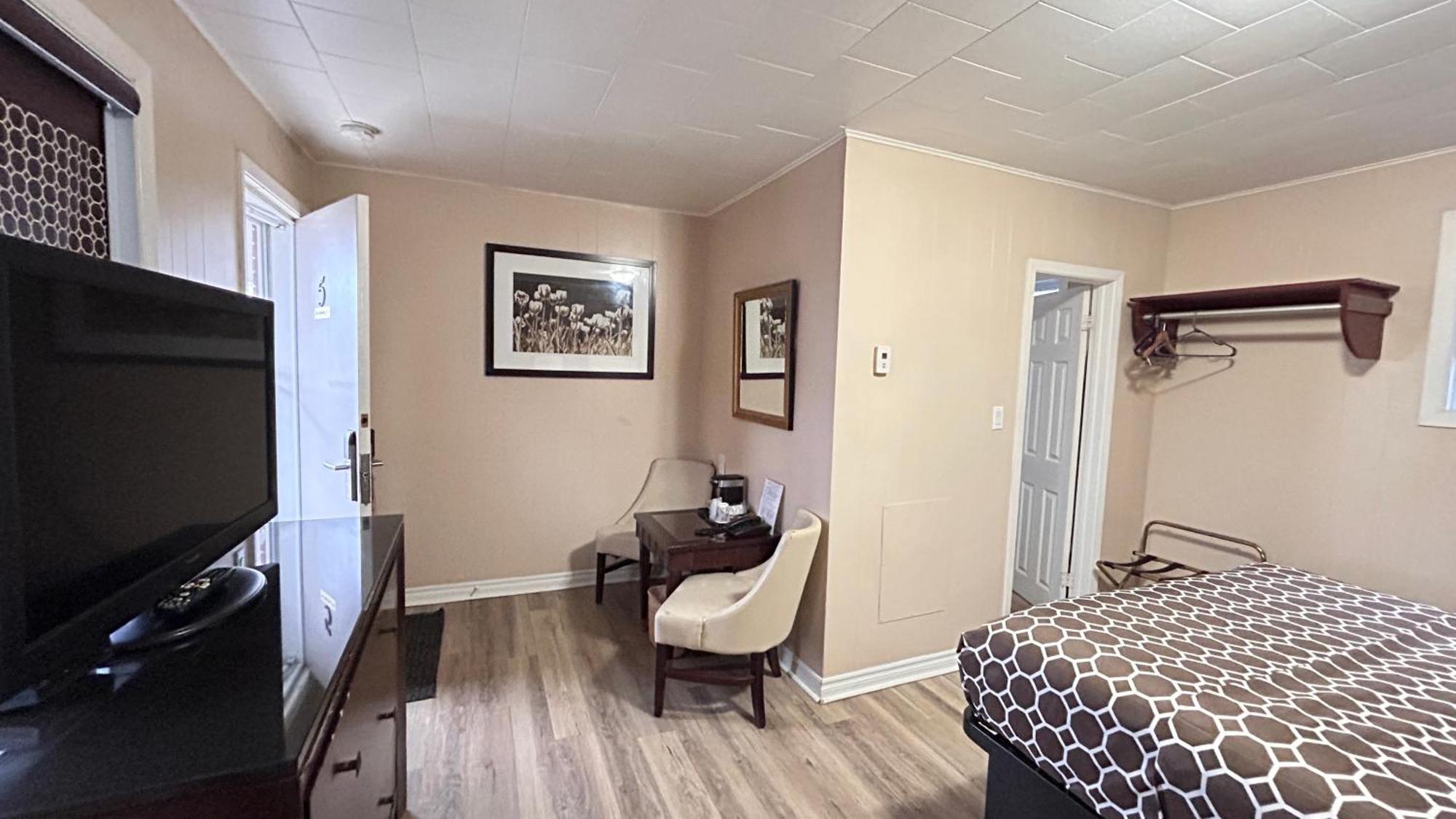 Rogers Motel Смитс-Фолс Экстерьер фото