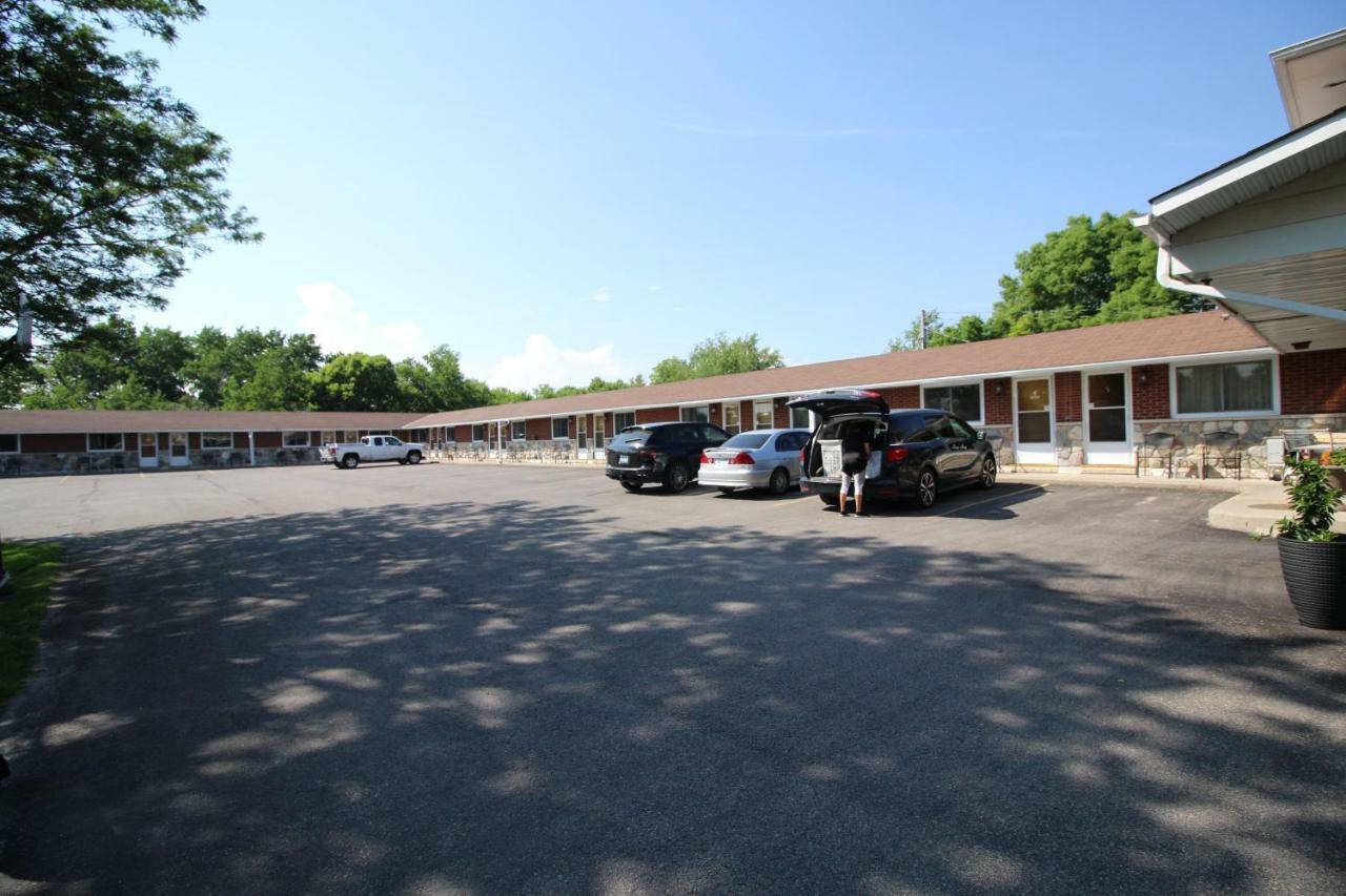 Rogers Motel Смитс-Фолс Экстерьер фото